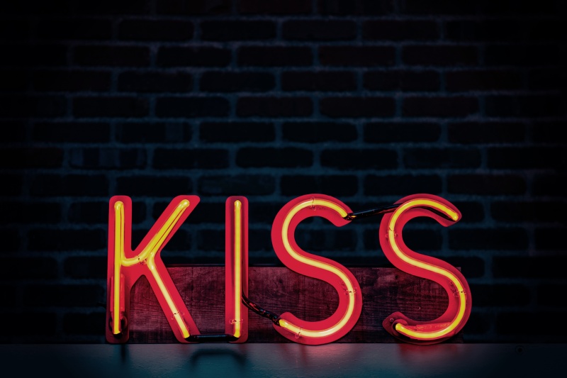 KISS neon sign in red and yellow